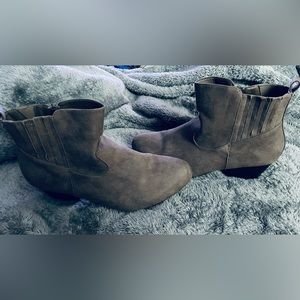 Dark brown 12W torrid booties